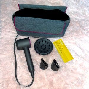 Dyson Supersonic (USED/magenta) blow dryer. Carry bag and attachments included.